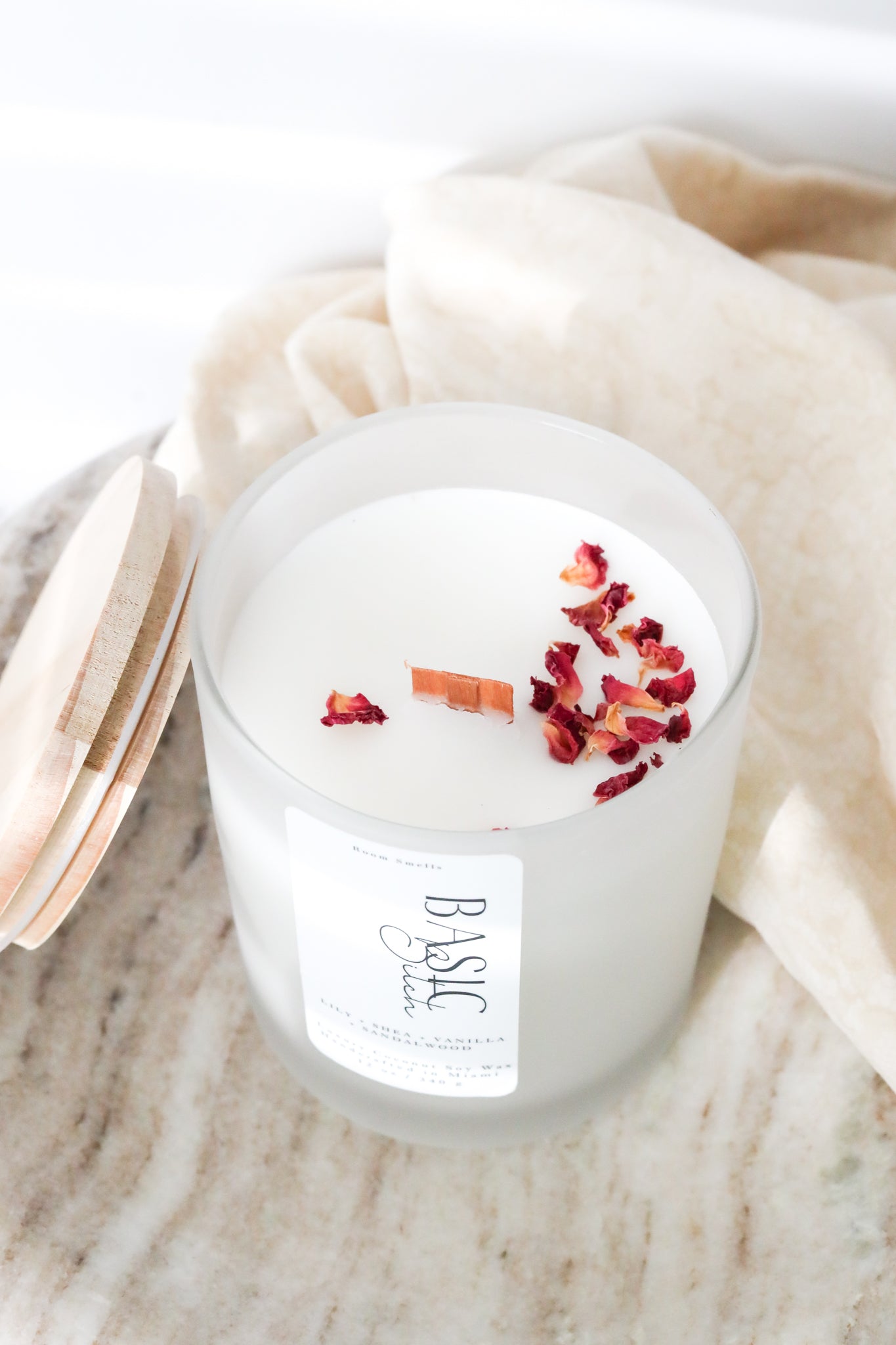 Room Smells Basic Bitch Candle - Thumbnail 5