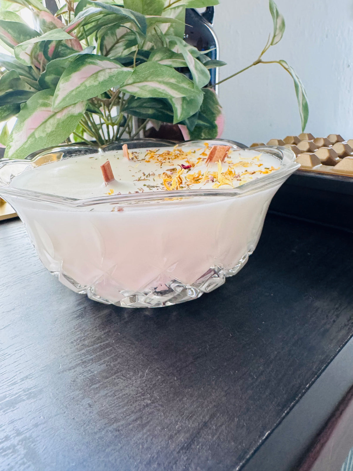 Vintage Crystal Petal Bowl - 24oz